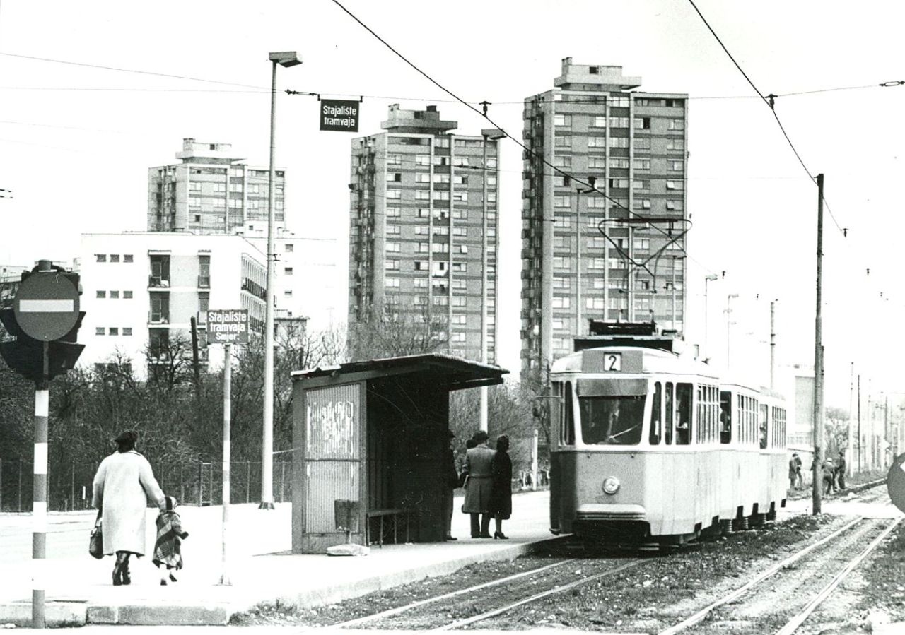 Tramvajska stanica u Ulici grada Vukovara oko 1980. godine